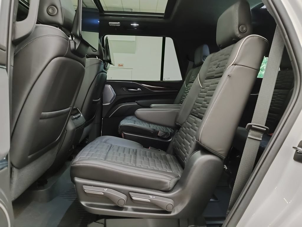 Used 2023 Cadillac Escalade Sport Platinum w/ LPO, ONYX Package AWD/4WD image 21