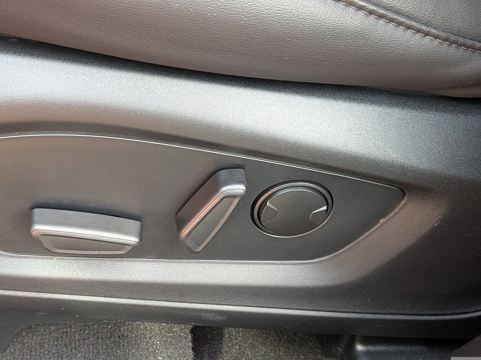 Certified 2023 Ford Explorer XLT w/ Equipment Group 202A image 22