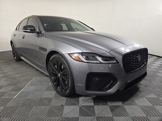 Used 2024 Jaguar XF R-Dynamic SE RWD image 4