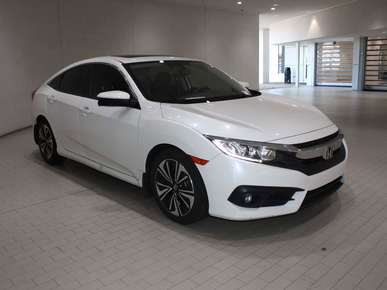 Used 2018 Honda Civic EX-L image 7