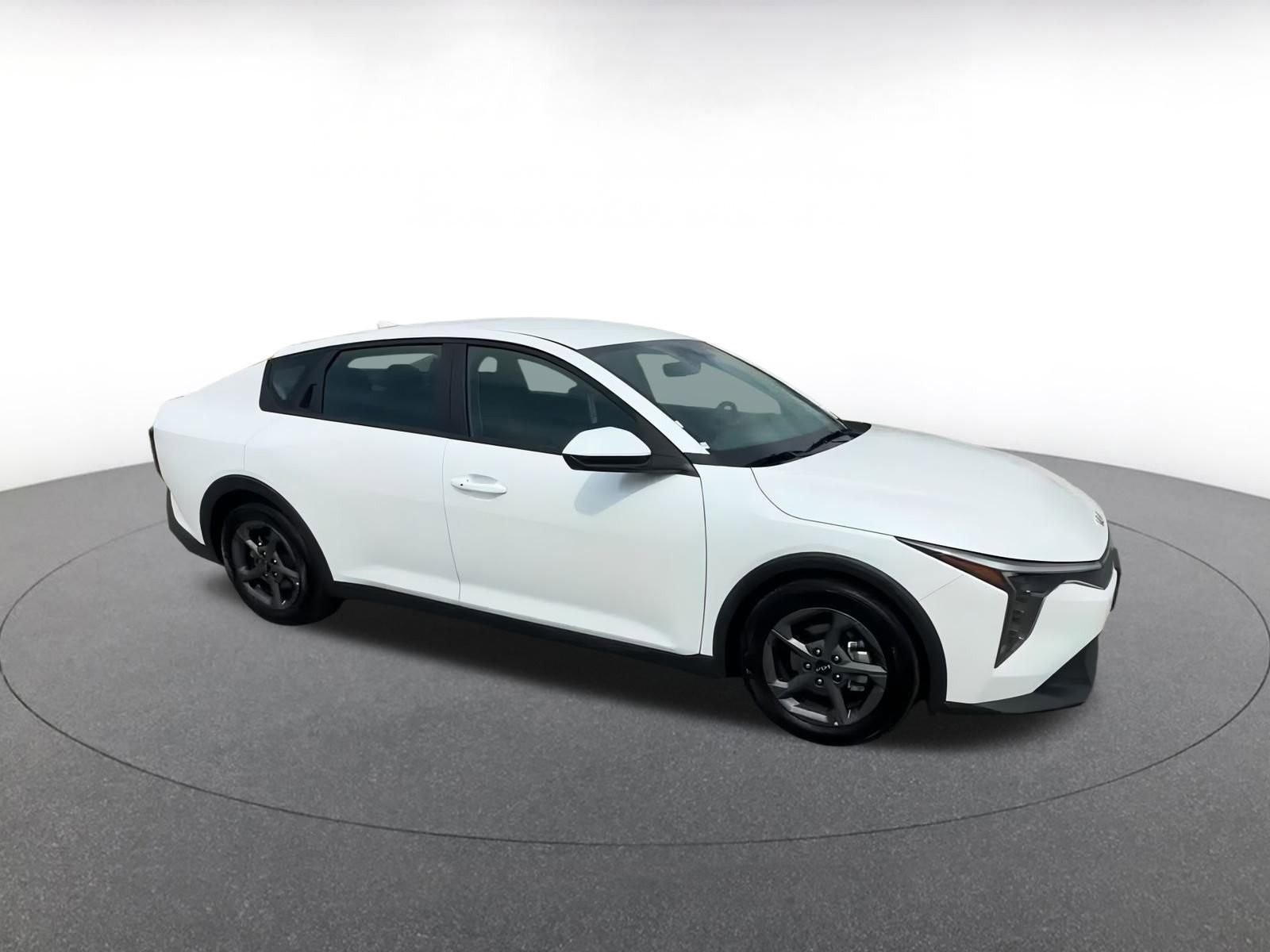 Used 2025 Kia K4 LXS image 2
