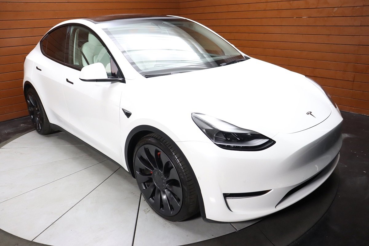 Used 2023 Tesla Model Y Performance image 9