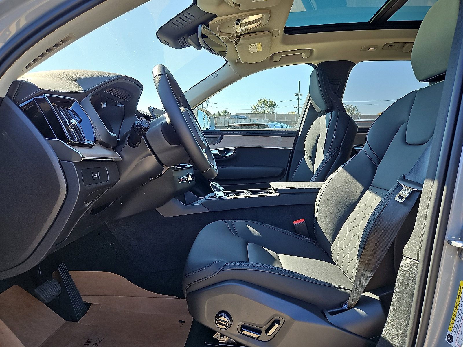 New 2026 Volvo XC90 B6 Plus w/ Protection Package Premier image 10