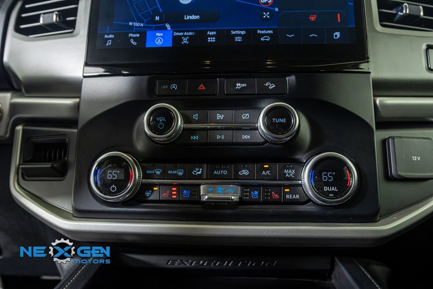 Used 2024 Ford Expedition XLT image 20