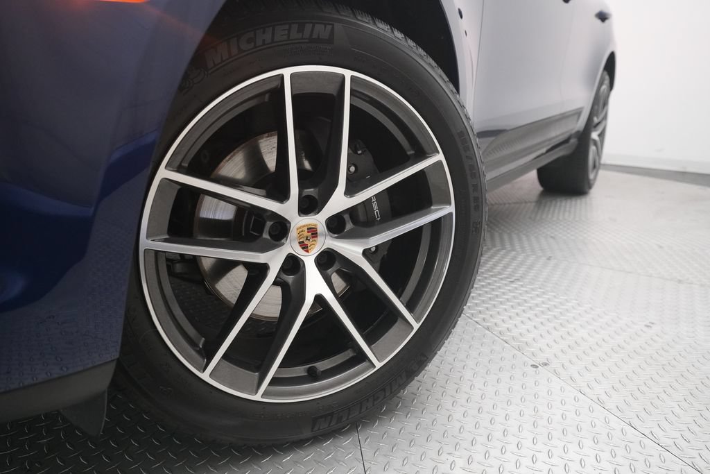 Certified 2022 Porsche Macan AWD/4WD image 31