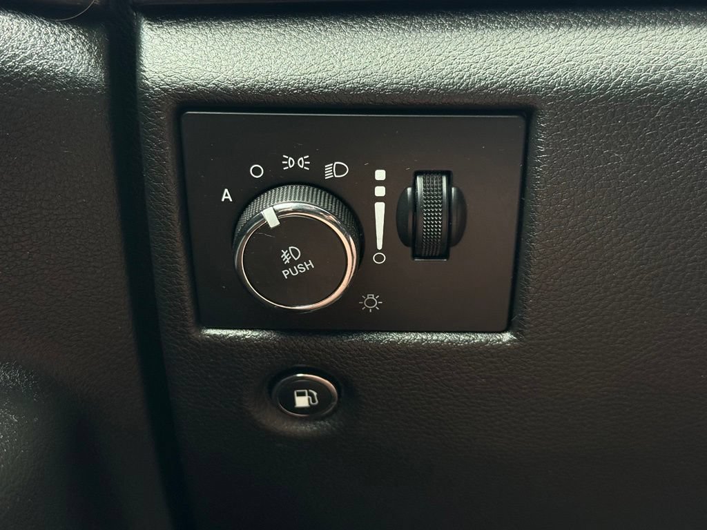 Used 2018 Jeep Grand Cherokee Laredo RWD image 27