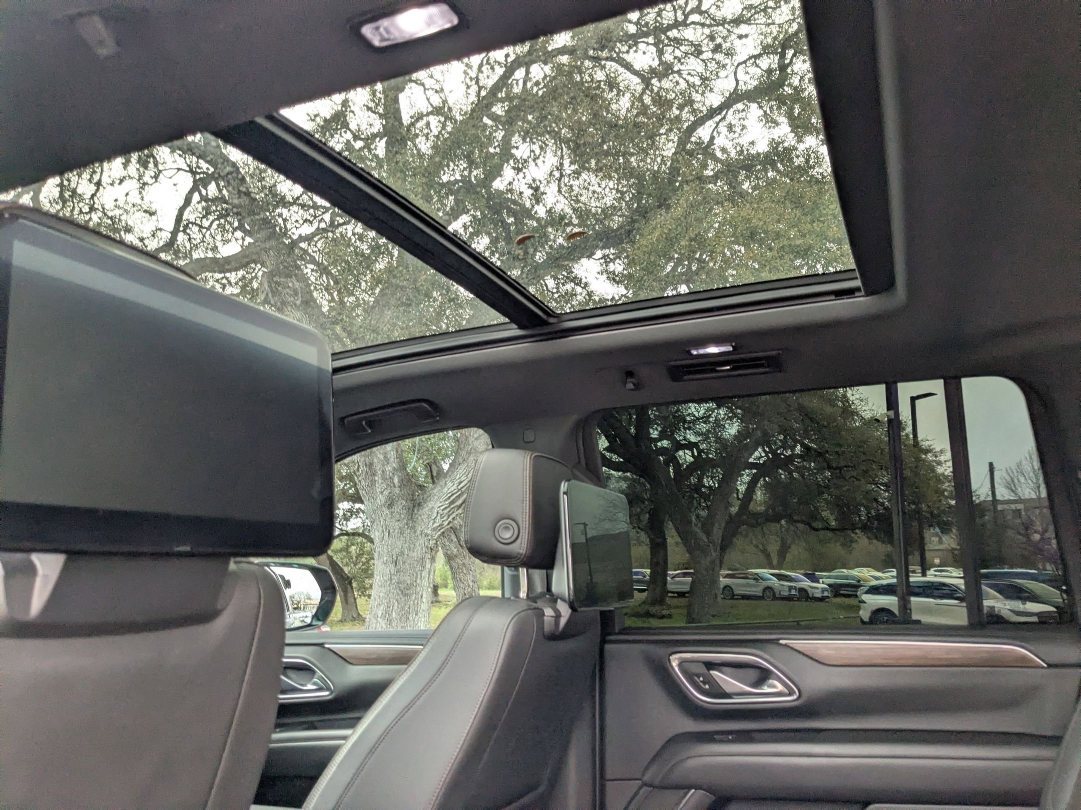 Used 2023 Chevrolet Suburban High Country w/ Advanced Technology Package image 23