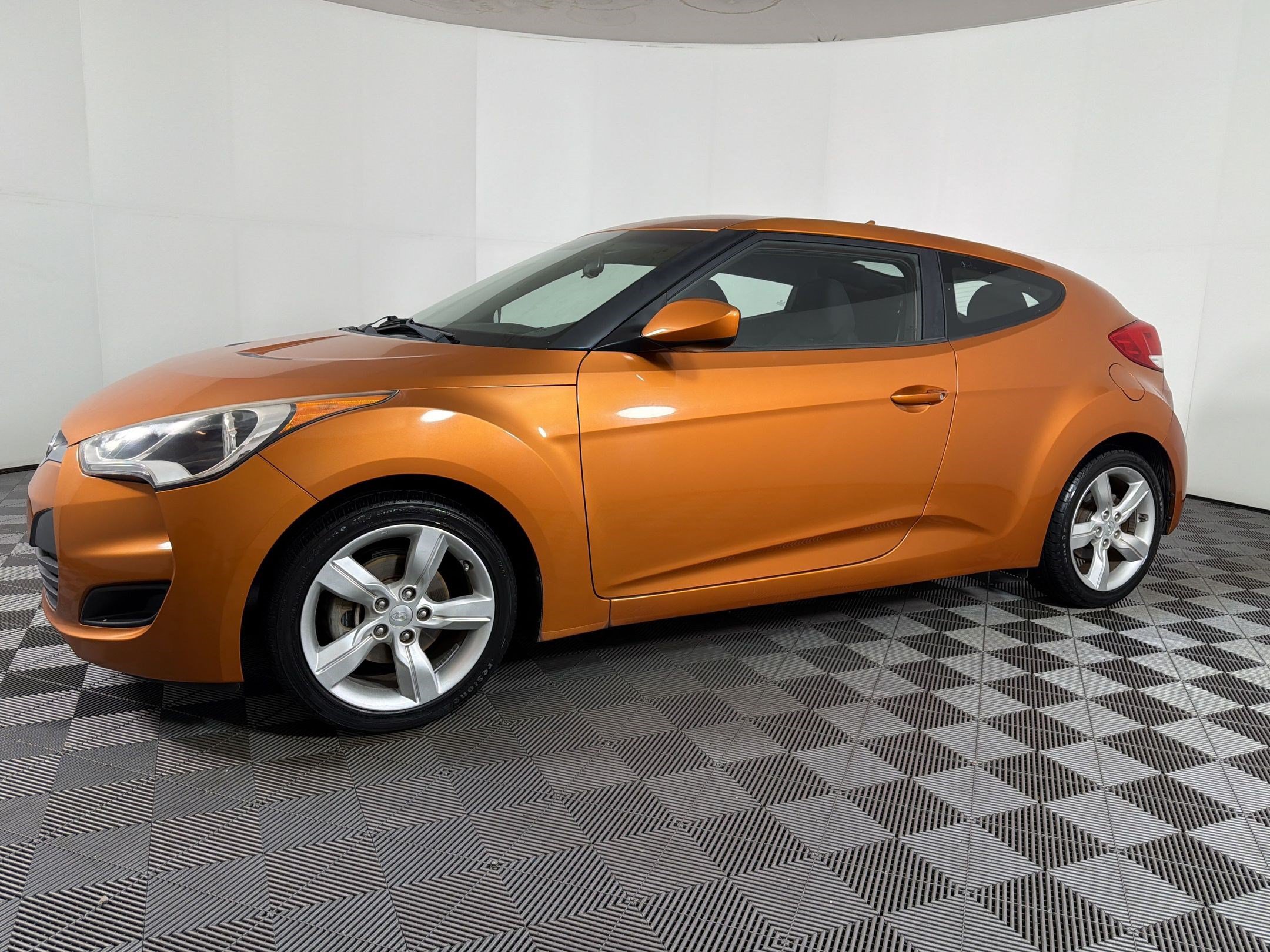 Used 2014 Hyundai Veloster FWD image 20