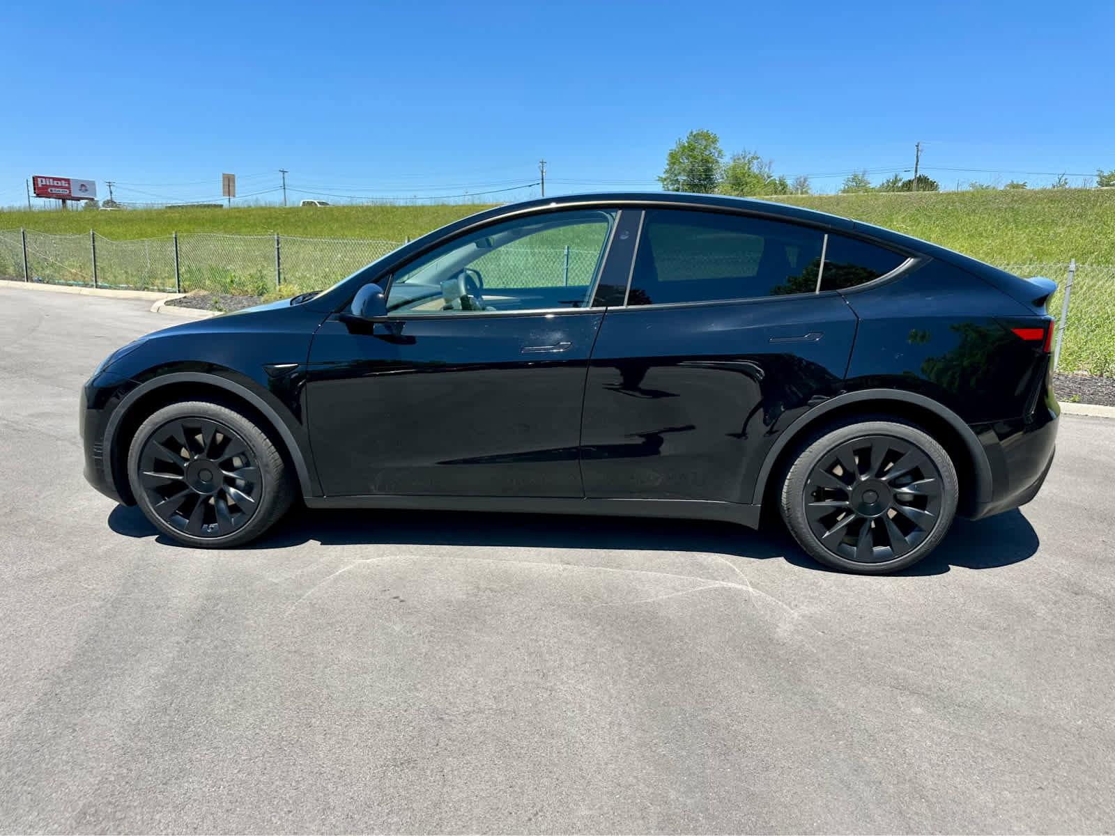 Used 2024 Tesla Model Y Long Range AWD/4WD image 8