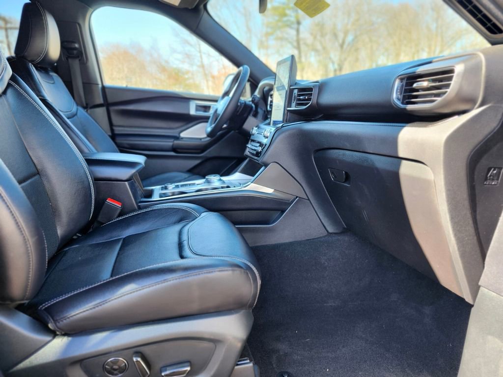 Used 2020 Ford Explorer ST w/ Premium Technology Package image 11