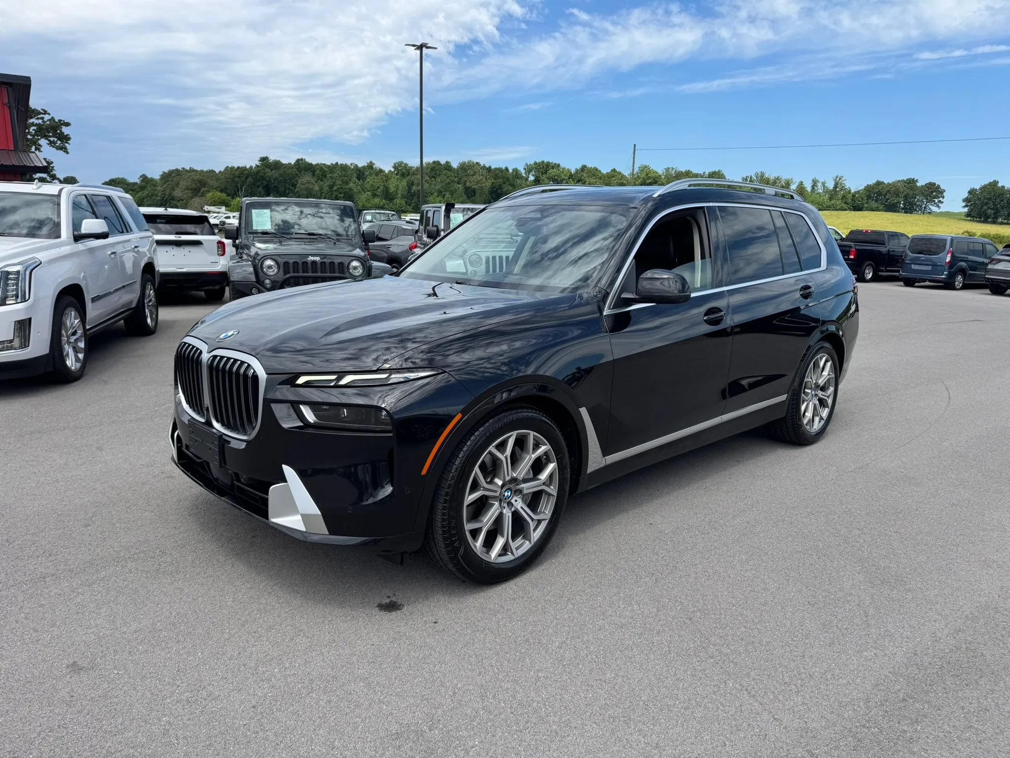 Used 2023 BMW X7 xDrive40i AWD/4WD image 2