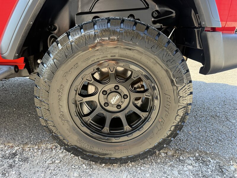 Used 2018 Jeep Wrangler Sport AWD/4WD image 12