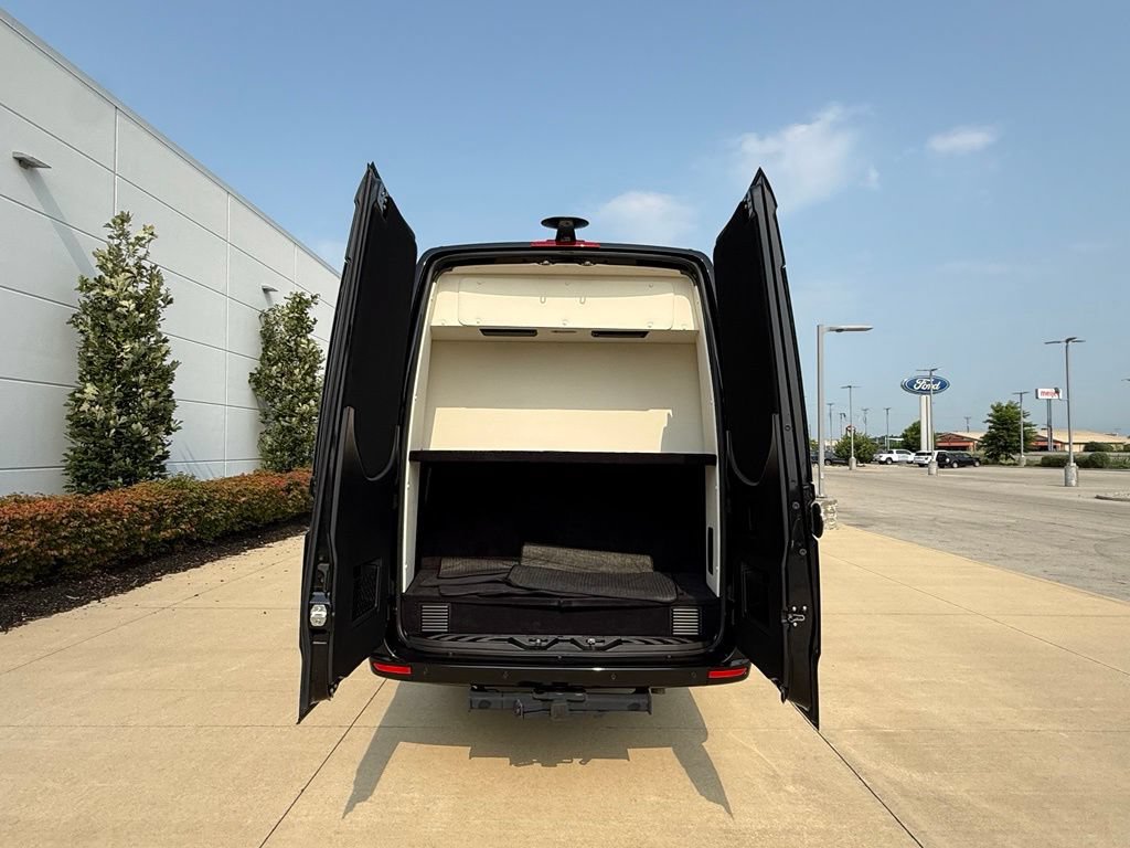 Used 2023 Mercedes-Benz Sprinter 3500 image 7