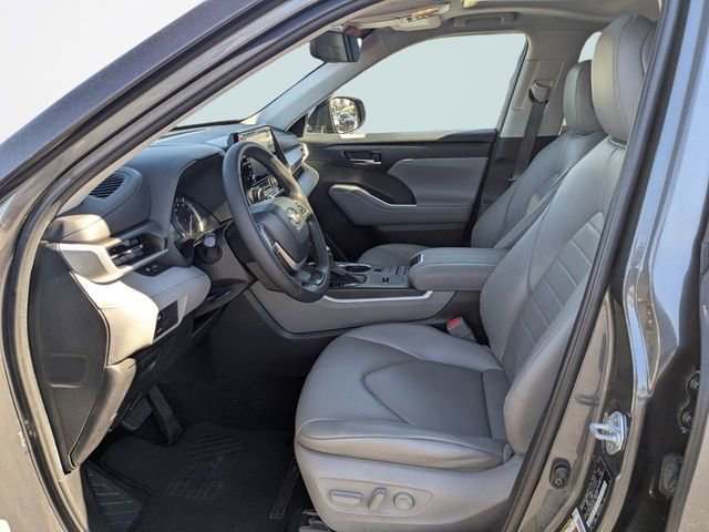 Used 2022 Toyota Highlander XLE image 21