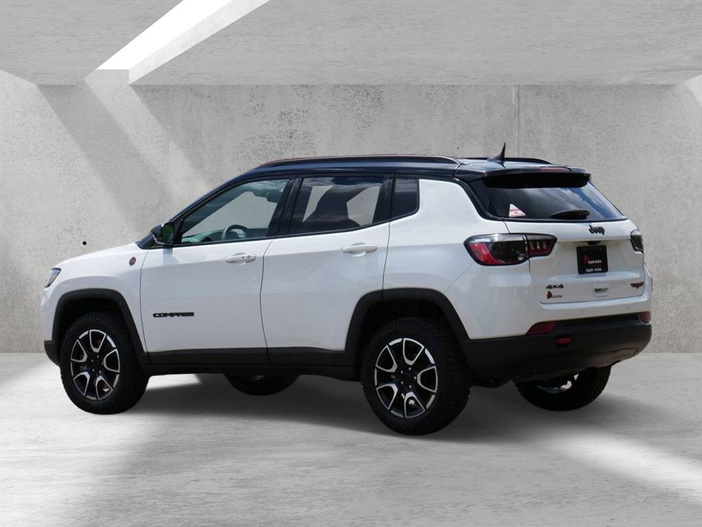 Used 2024 Jeep Compass Trailhawk AWD/4WD image 4