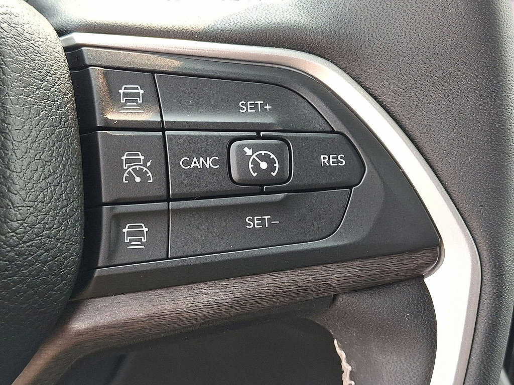 Certified 2023 Jeep Grand Cherokee L Limited w/ Black Appearance Package AWD/4WD image 24