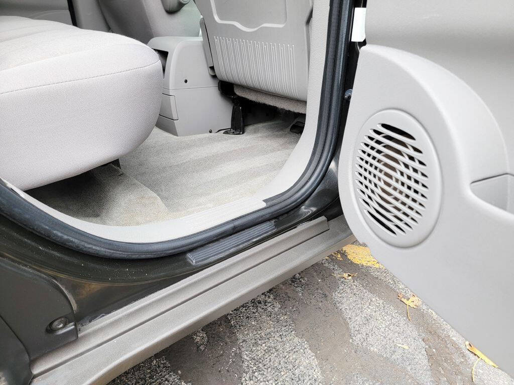 Used 2004 Saturn Vue 2WD w/ Sport Plus II Pkg image 18