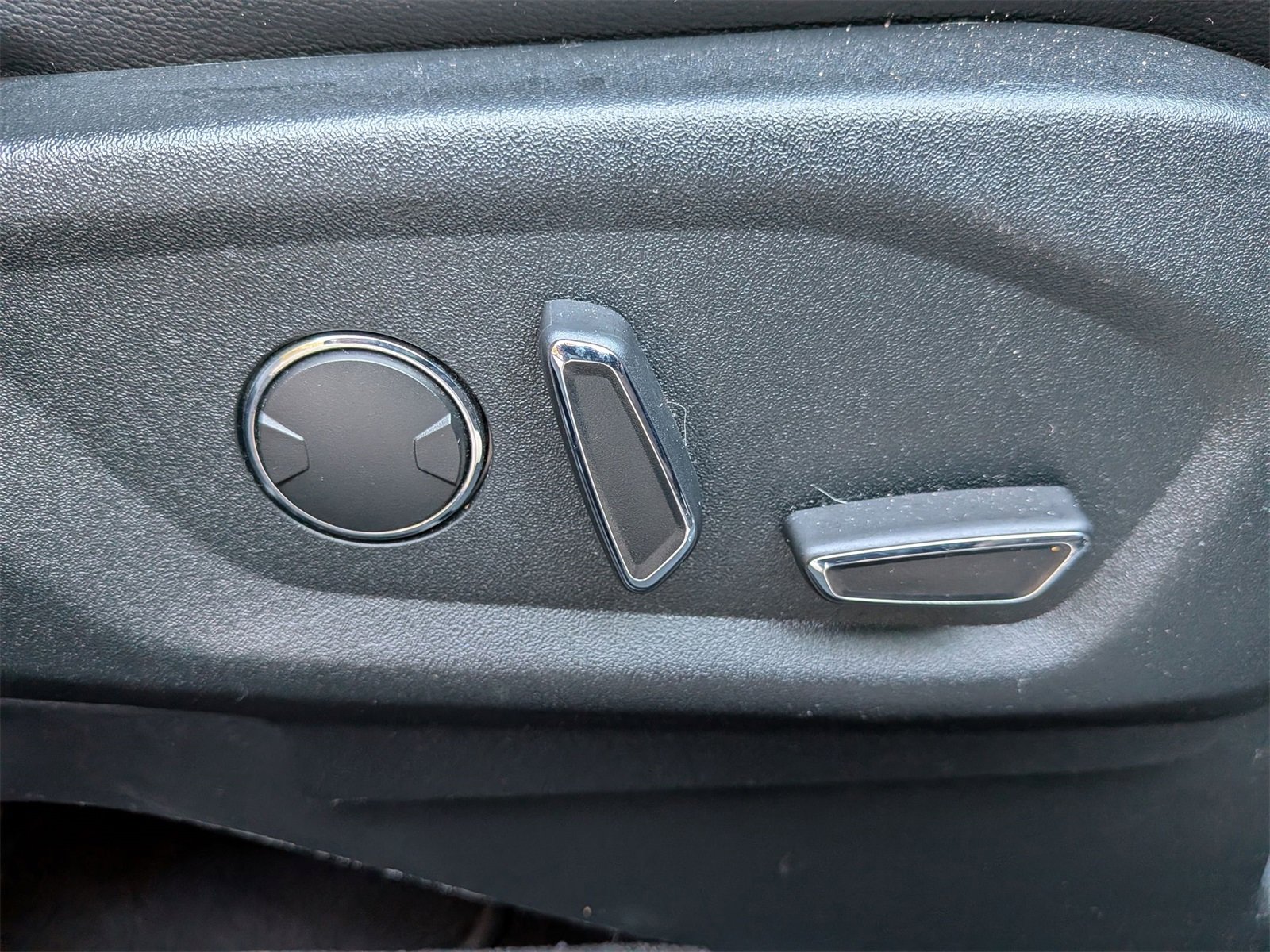 Used 2018 Ford Explorer Limited w/ Ford Safe & Smart Package image 39