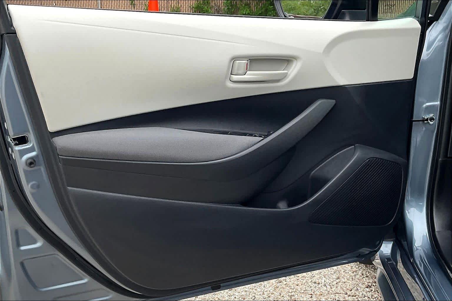 Used 2025 Toyota Corolla LE FWD image 21