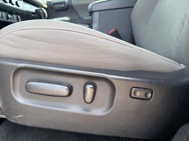 Certified 2020 Toyota Tacoma SR5 AWD/4WD image 19