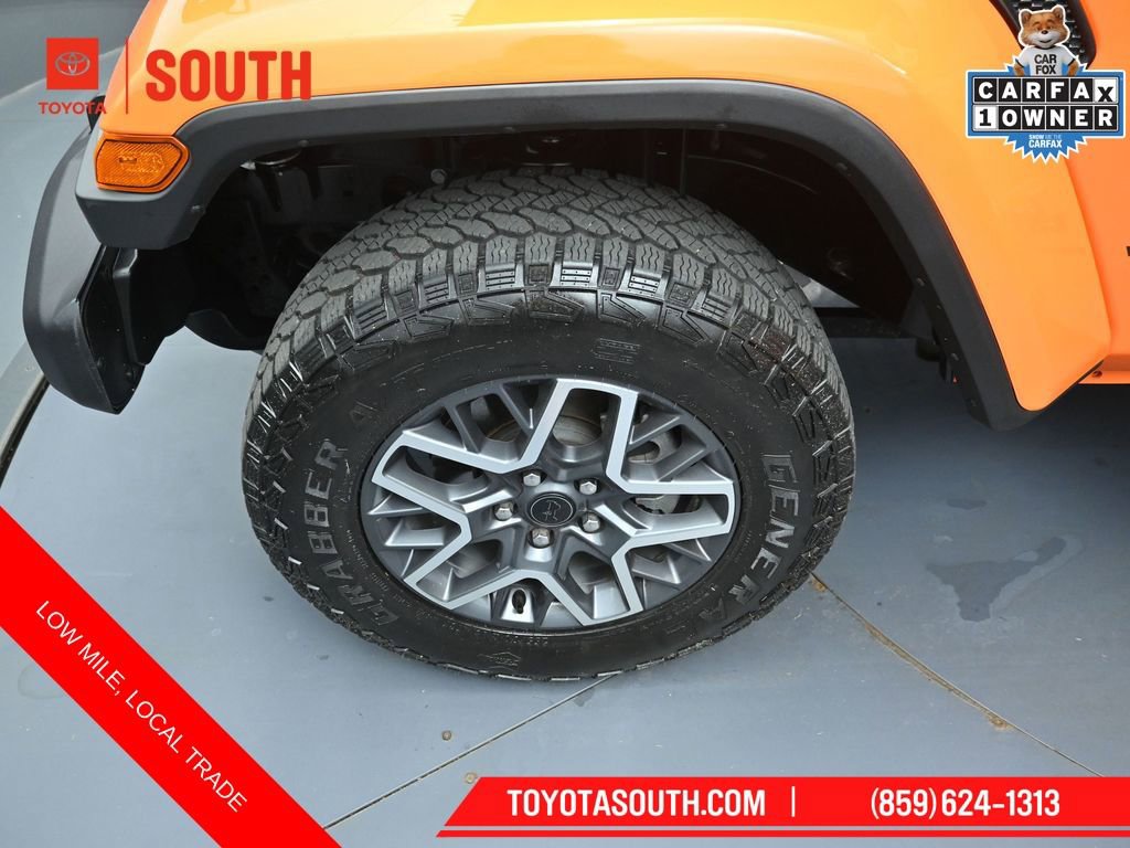 Used 2025 Jeep Wrangler Sahara w/ Technology Group AWD/4WD image 39