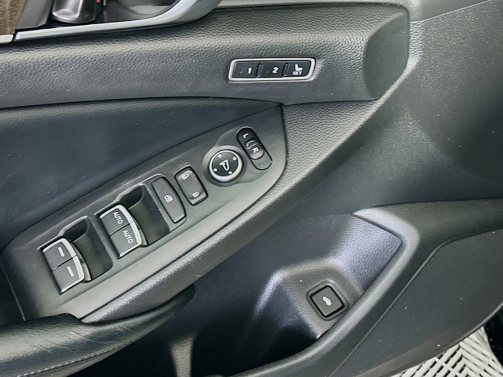 Used 2018 Honda Accord Touring image 15