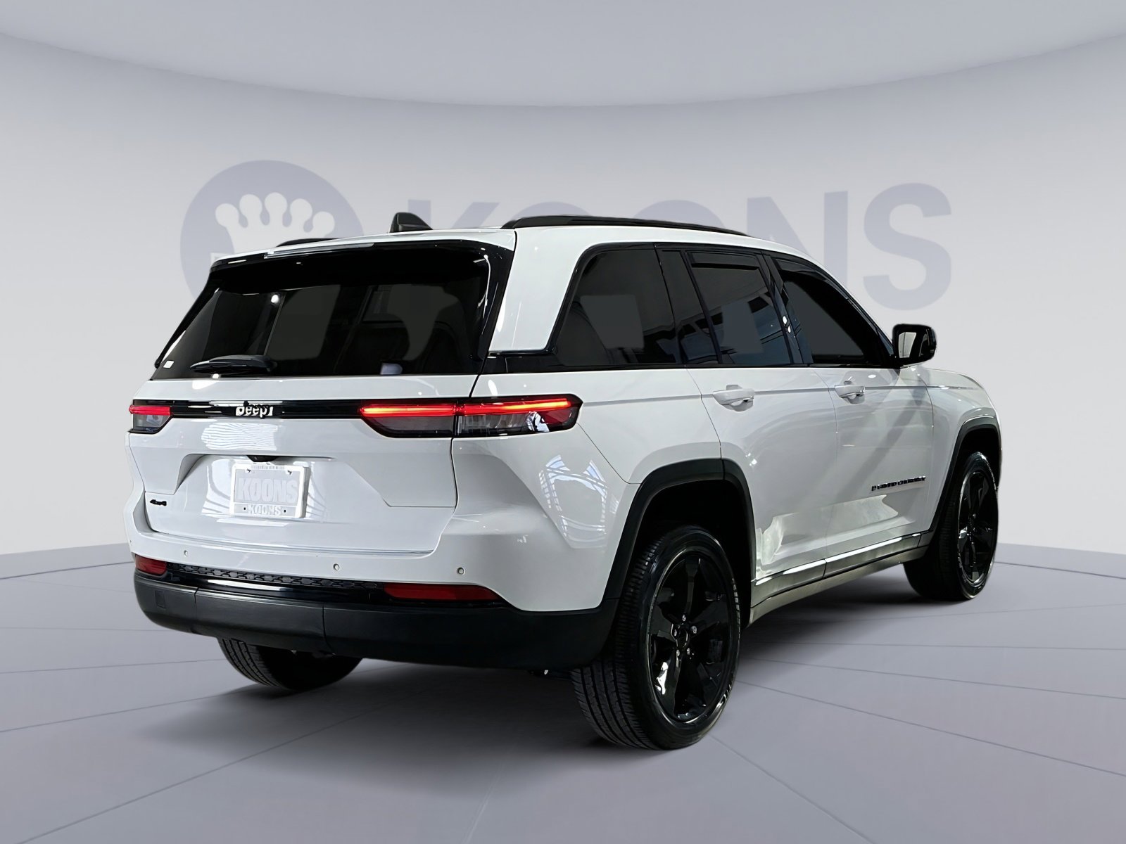 Used 2023 Jeep Grand Cherokee Altitude image 16