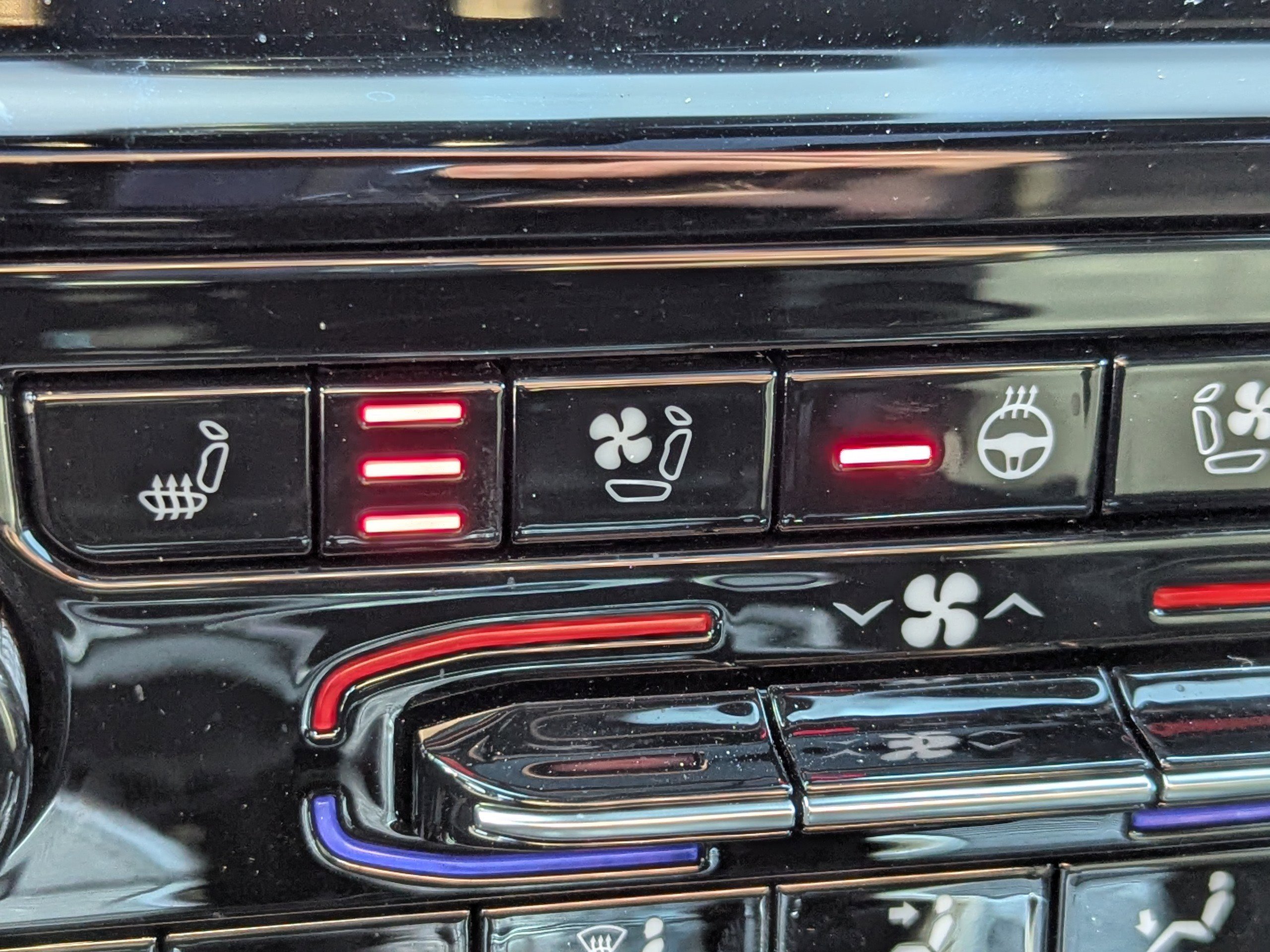 Used 2024 Jeep Grand Cherokee Trailhawk w/ Advanced Protech Group II image 25