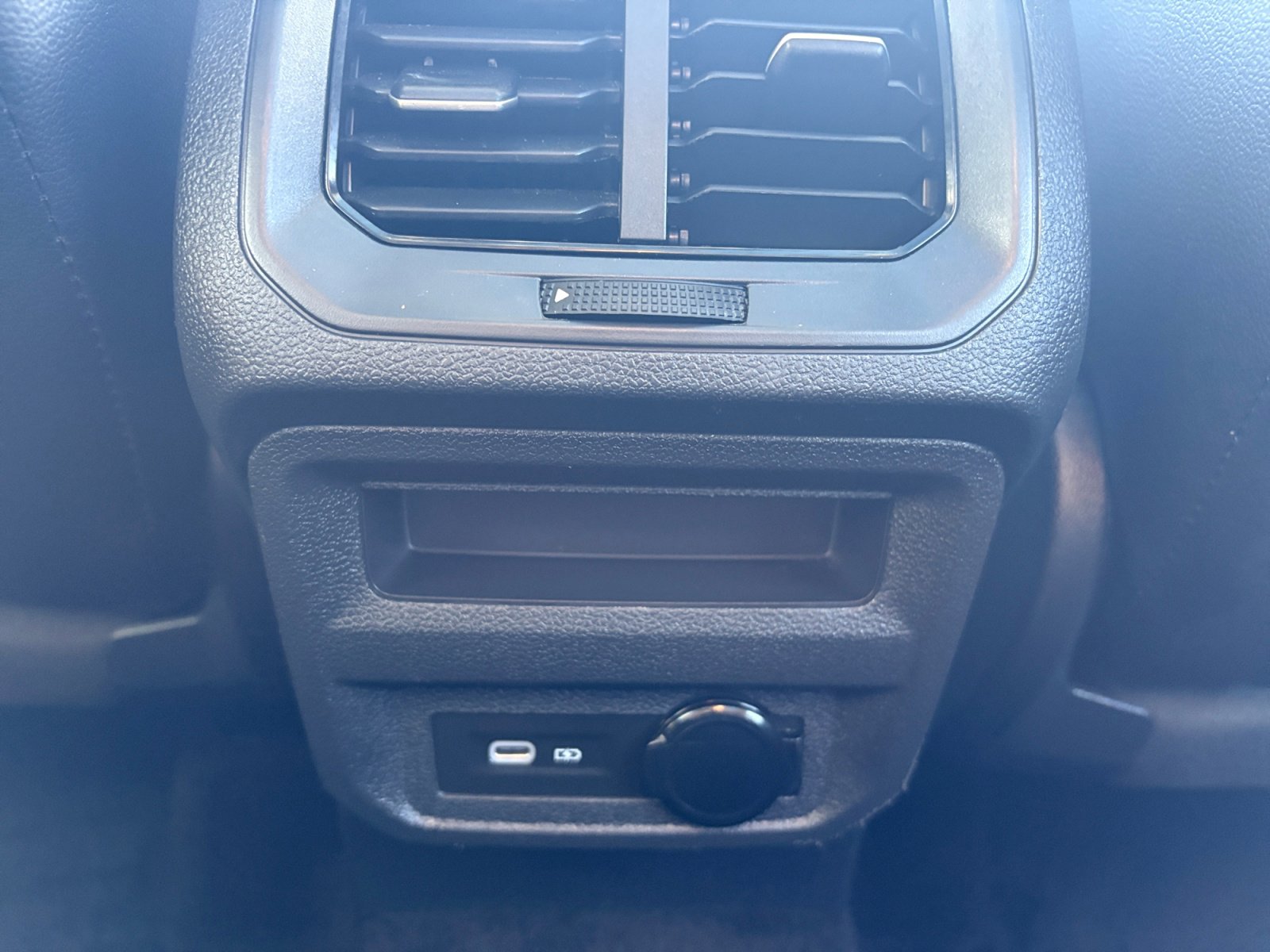 Certified 2024 Volkswagen Tiguan SE w/ Panoramic Sunroof Package image 21