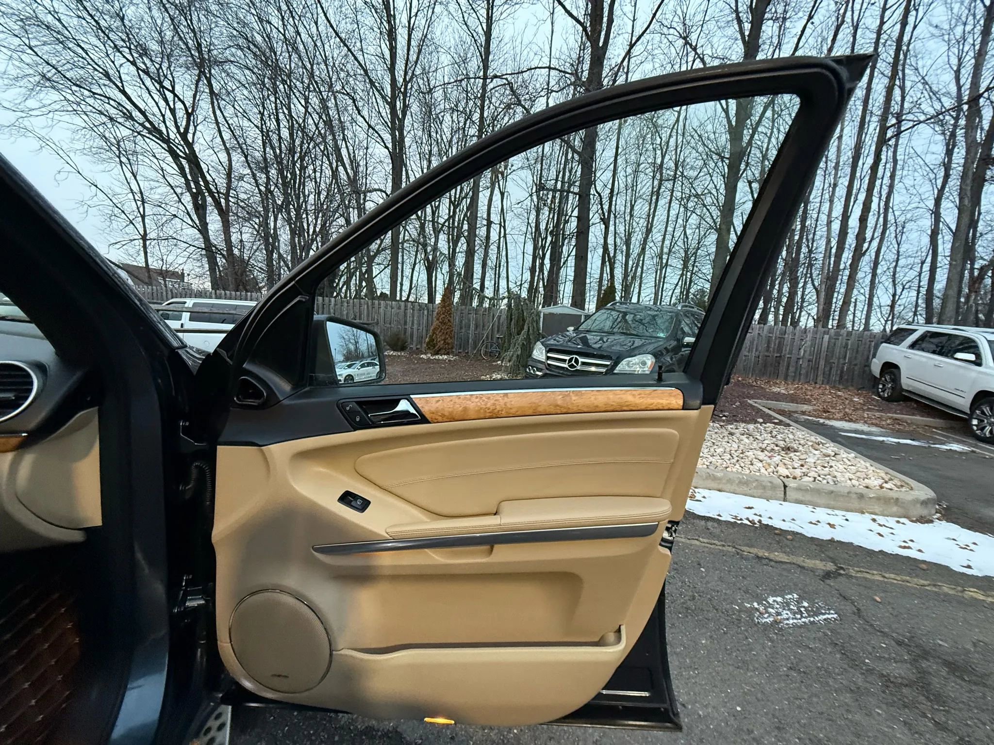 Used 2012 Mercedes-Benz GL 550 GL 550 4MATIC Sport Utility 4D image 28