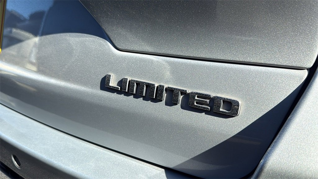 Used 2023 Jeep Grand Cherokee Limited w/ Luxury Tech Group II image 6