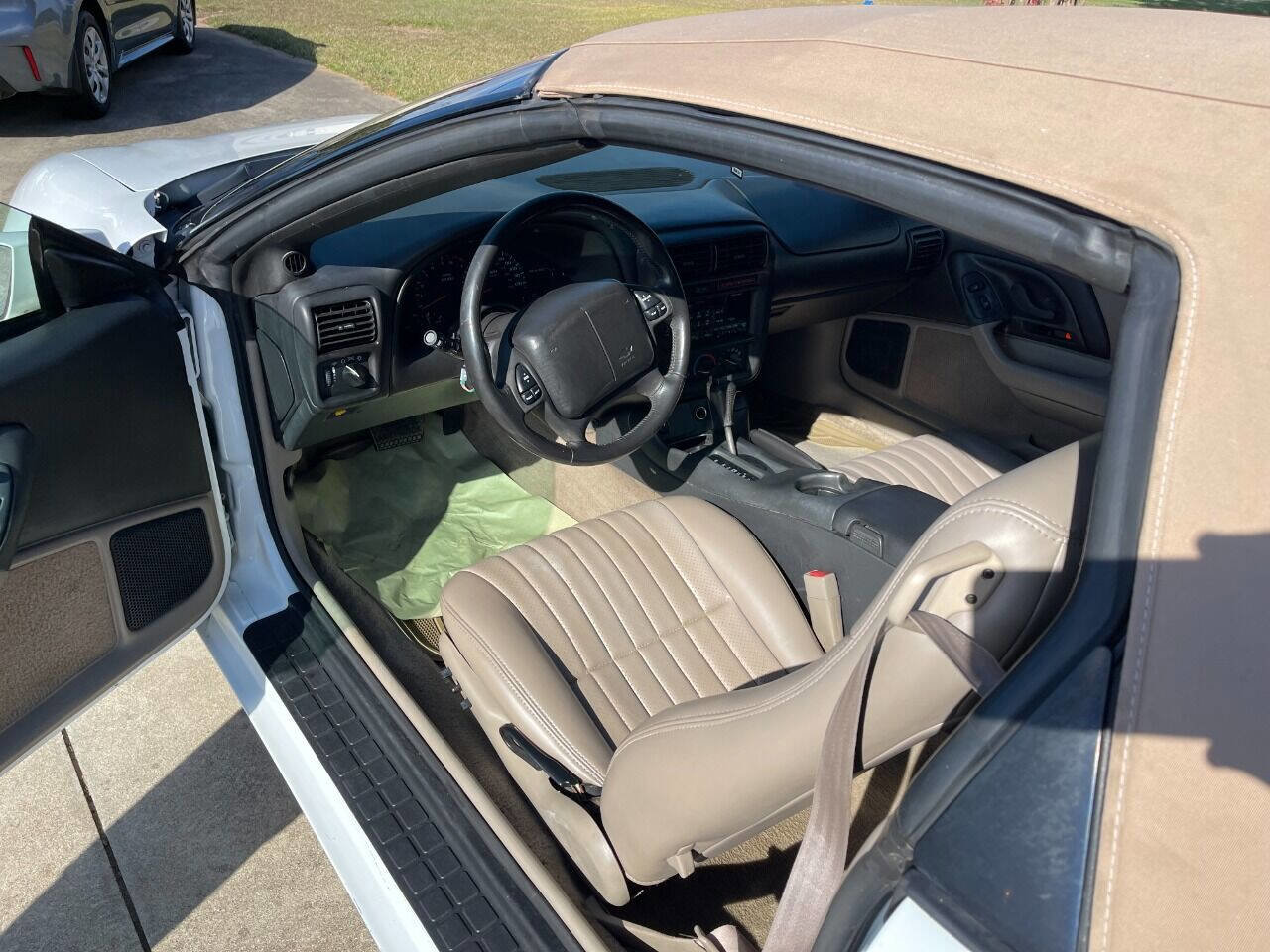 Used 2000 Chevrolet Camaro LT w/ Performance Handling Pkg image 7