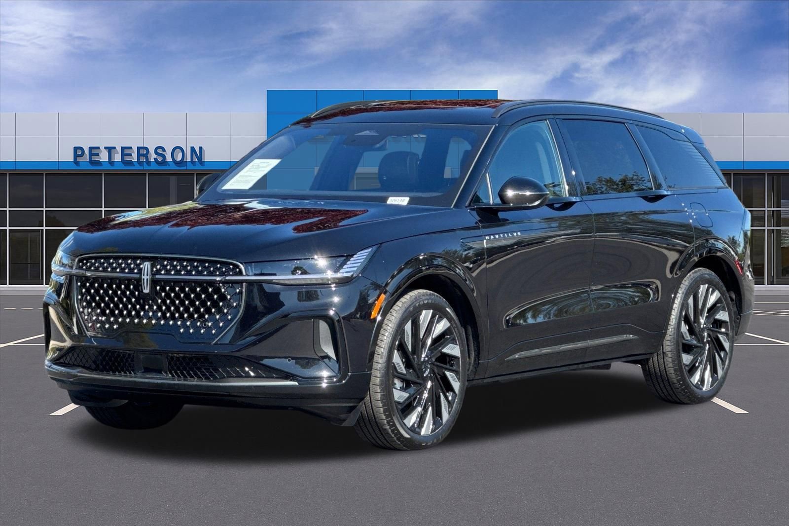 Used 2025 Lincoln Nautilus Reserve w/ Equipment Group 203A AWD/4WD image 8