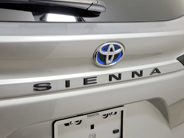 Used 2025 Toyota Sienna XLE w/ XLE Plus Package image 9