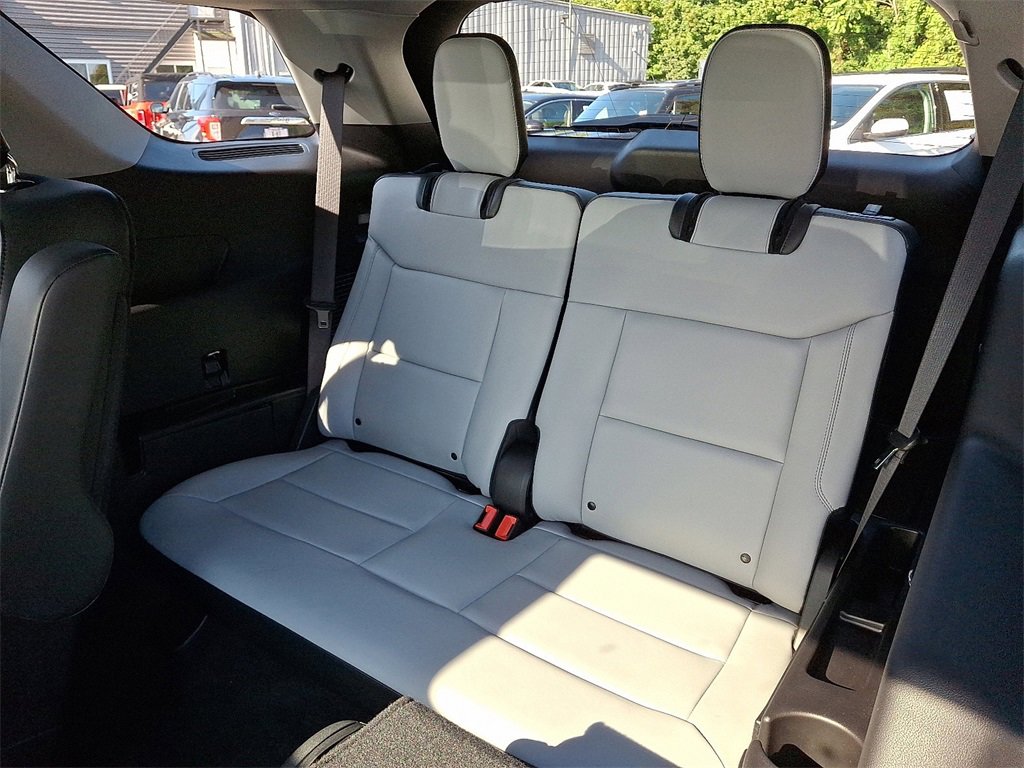 Certified 2021 Ford Explorer XLT w/ Equipment Group 202A image 11