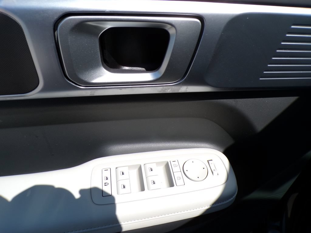 Certified 2025 Hyundai Santa Fe SEL AWD/4WD image 22