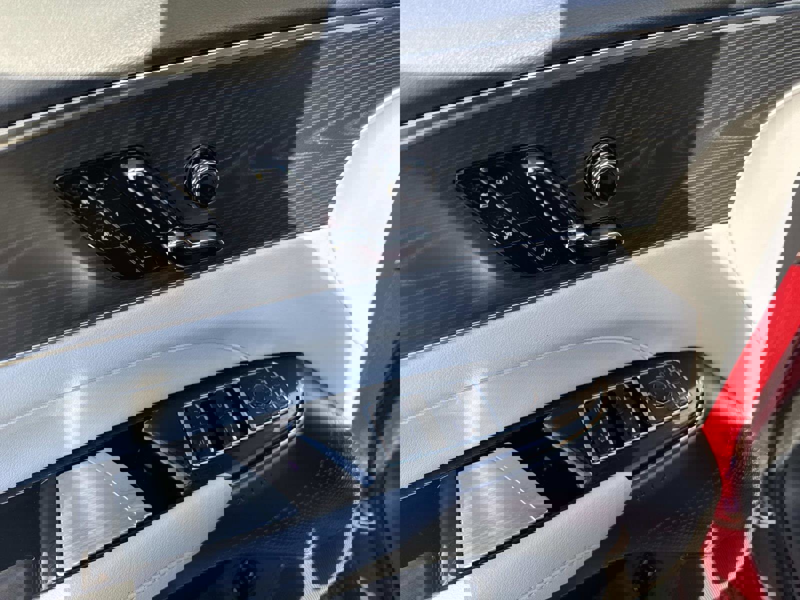 New 2025 Cadillac Lyriq Sport image 19