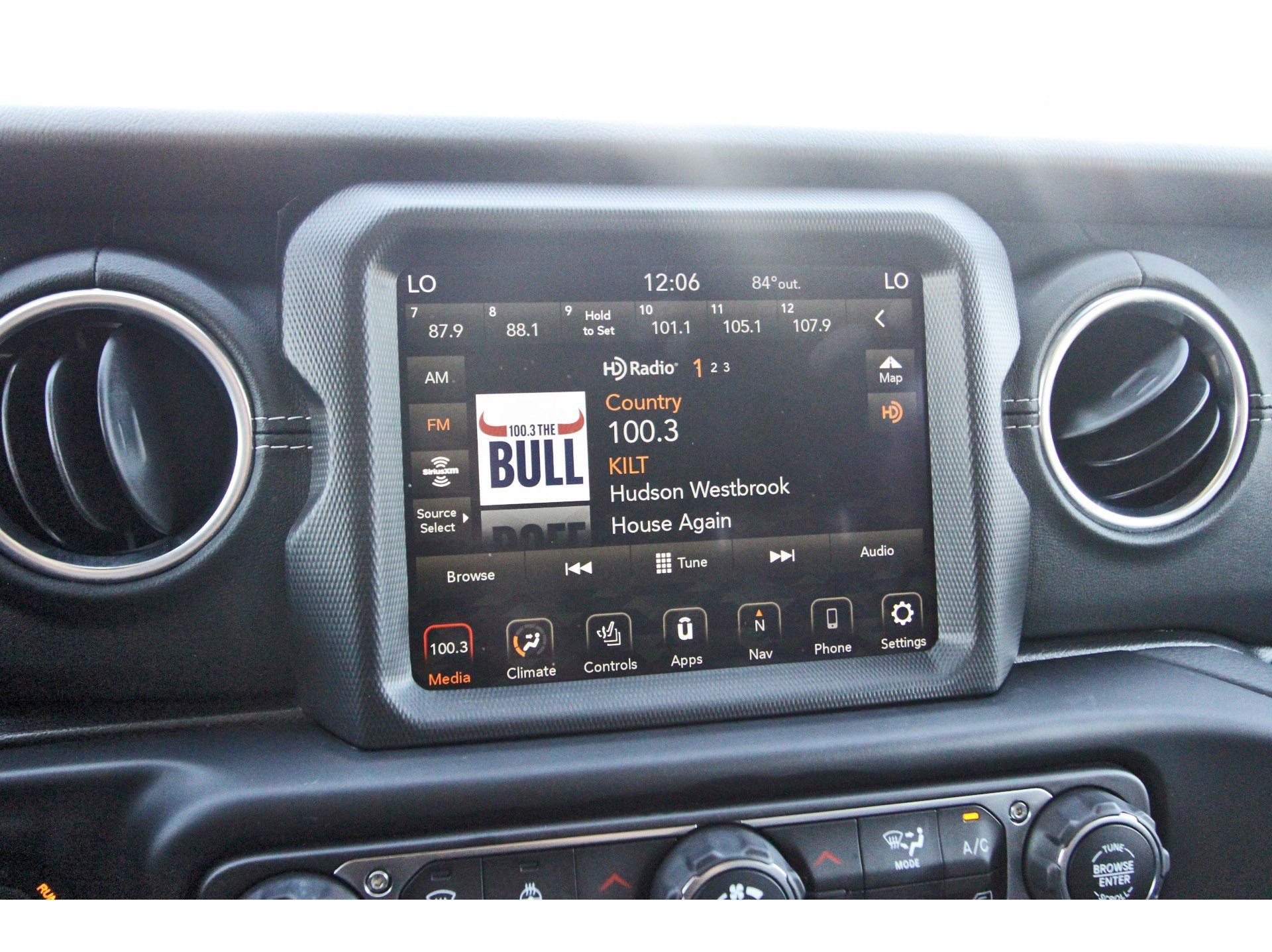 Used 2022 Jeep Wrangler Unlimited Sahara w/ LED Lighting Group image 25