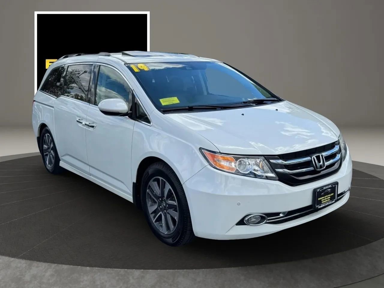 Used 2014 Honda Odyssey Touring Elite image 3