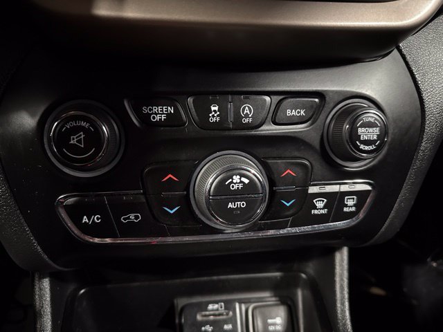 Used 2015 Jeep Cherokee Limited AWD/4WD image 18
