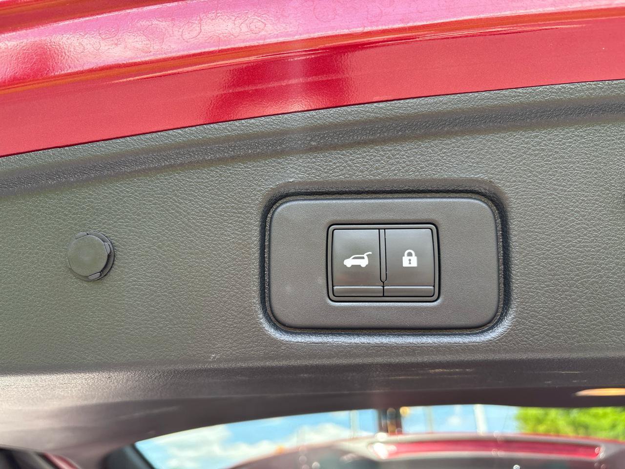 Used 2022 Nissan Pathfinder SL AWD/4WD image 35