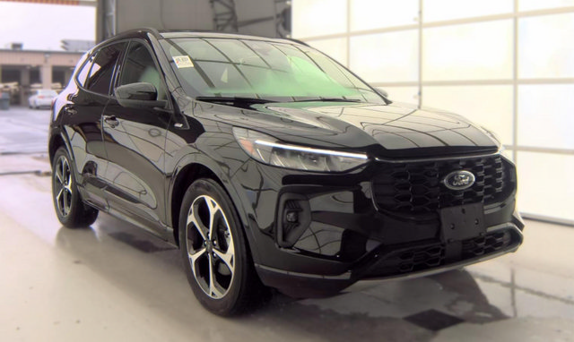 Used 2023 Ford Escape ST-Line Select w/ Tech Pack #2 AWD/4WD image 3