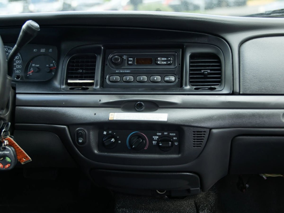 Used 2005 Ford Crown Victoria Police Interceptor RWD image 16