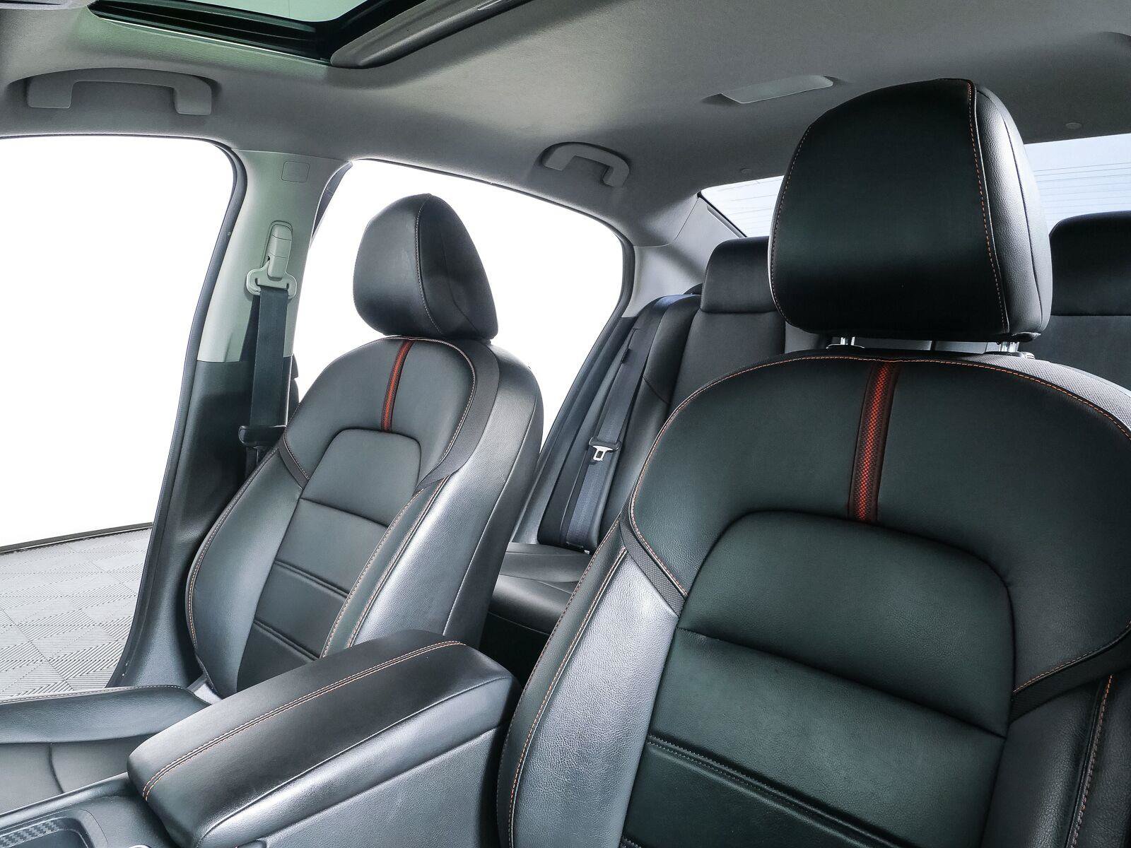 Used 2021 Nissan Sentra SR w/ SR Premium Package FWD image 5