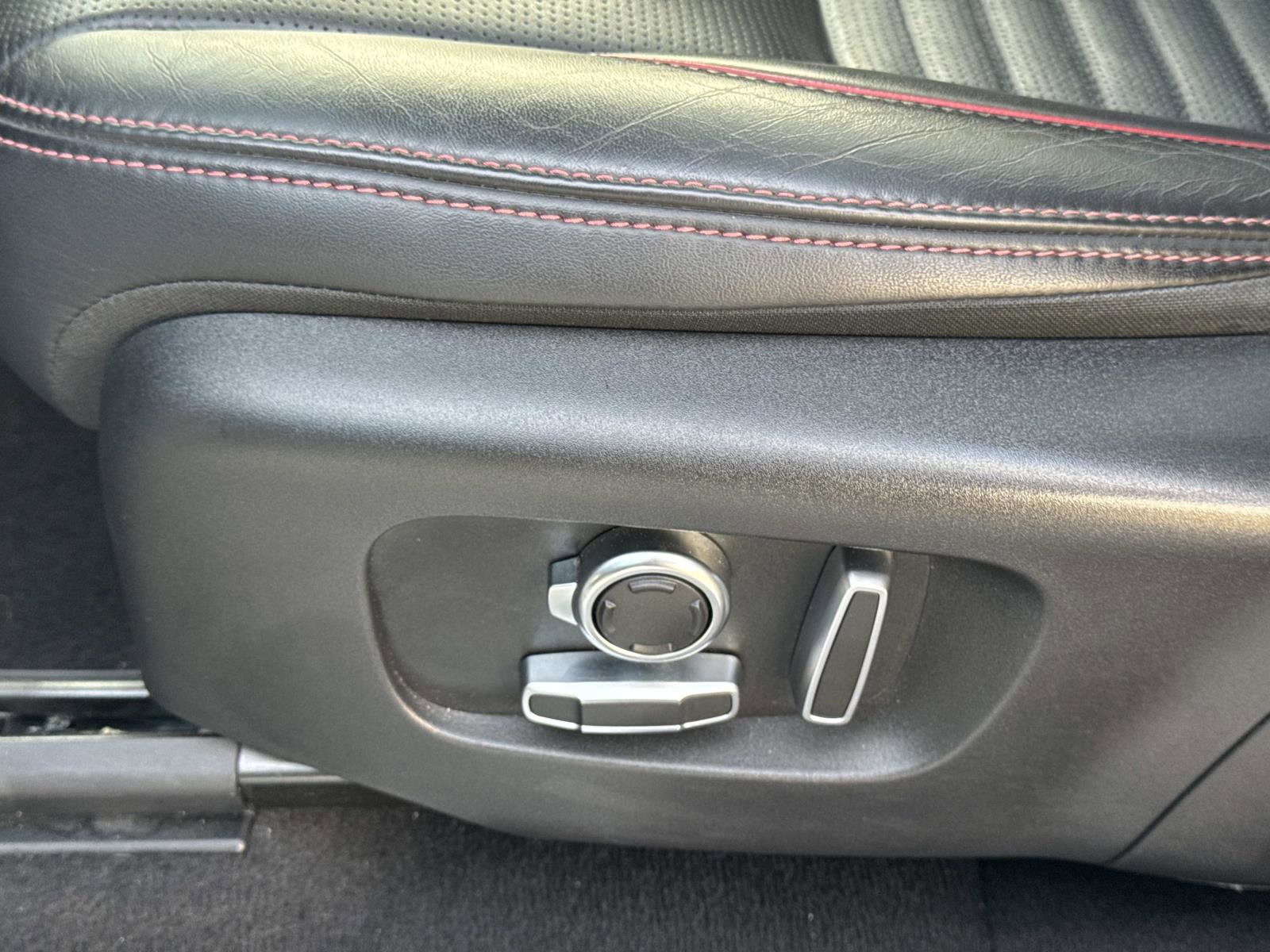 Used 2021 Land Rover Discovery Sport SE R-Dynamic image 16