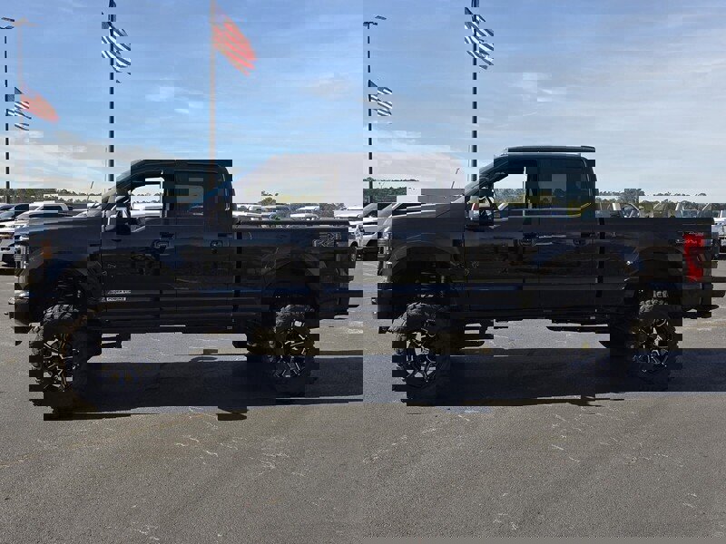 Used 2022 Ford F250 Lariat w/ Black Appearance Package image 4