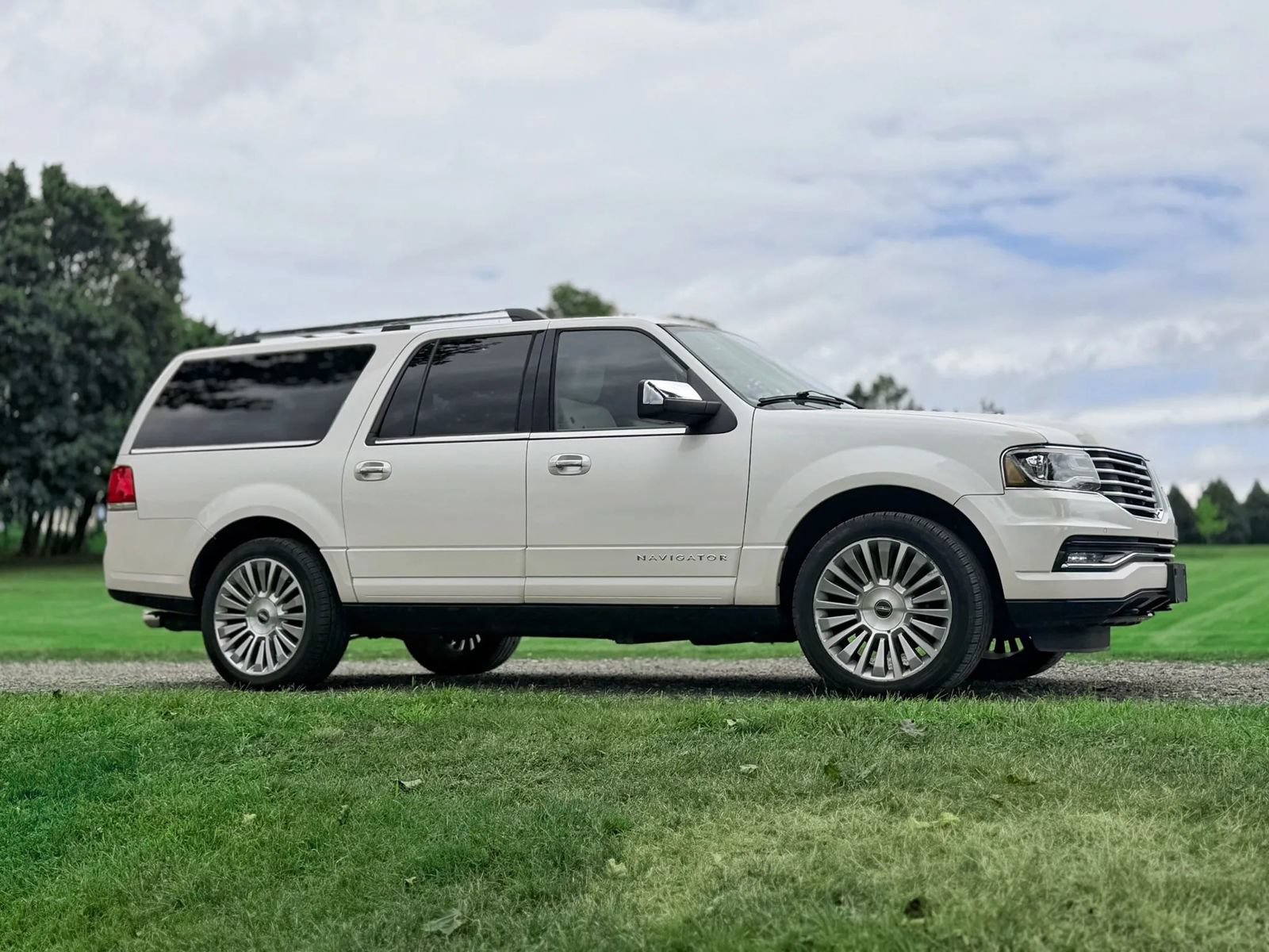 Used 2015 Lincoln Navigator L 4WD w/ Equipment Group 101A Reserve image 34
