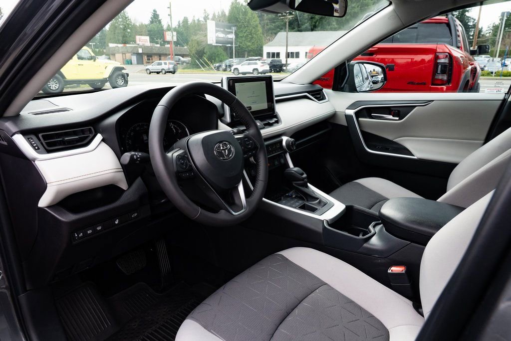 Used 2025 Toyota RAV4 XLE w/ Convenience Package image 19