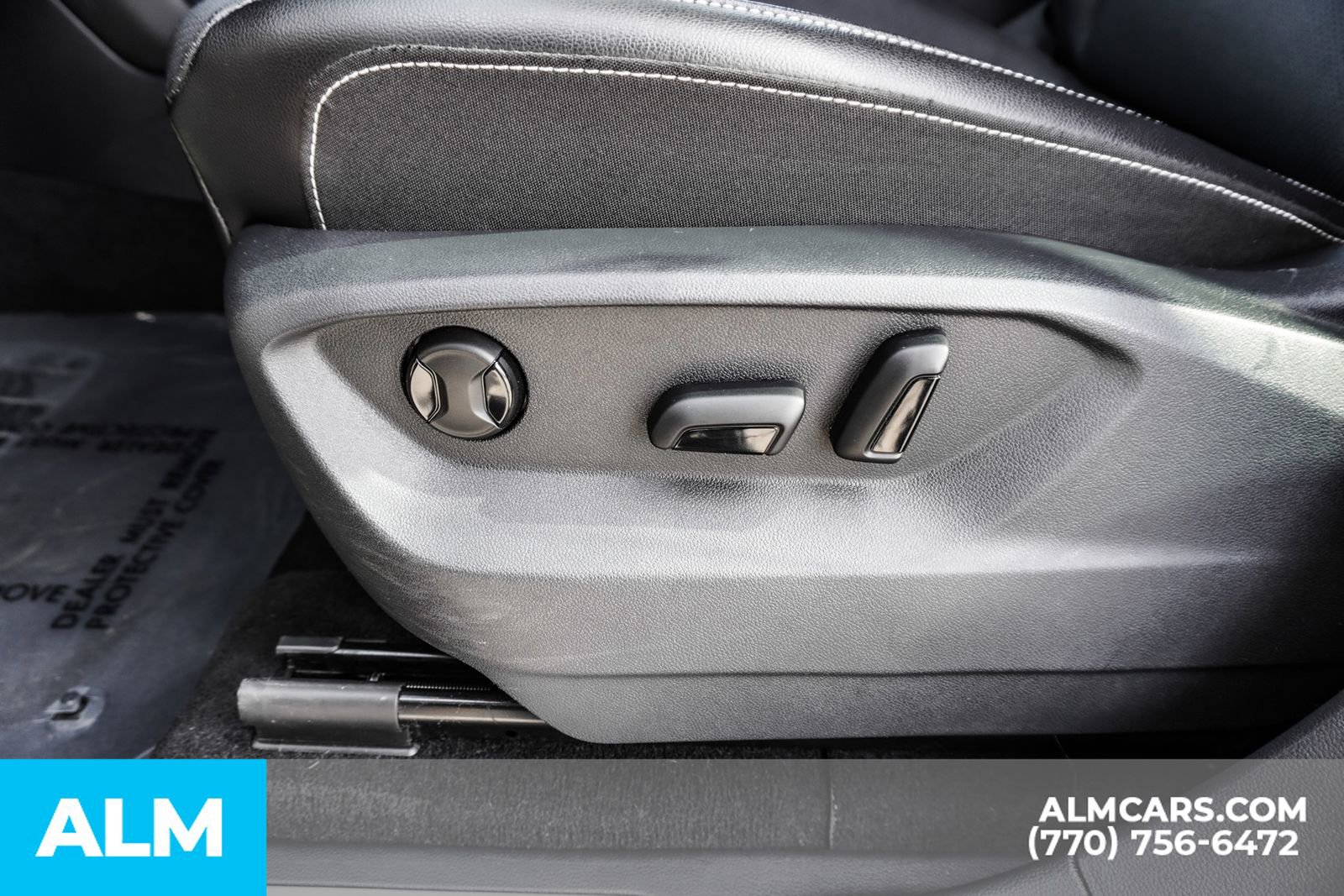 Used 2025 Volkswagen Atlas SE image 36