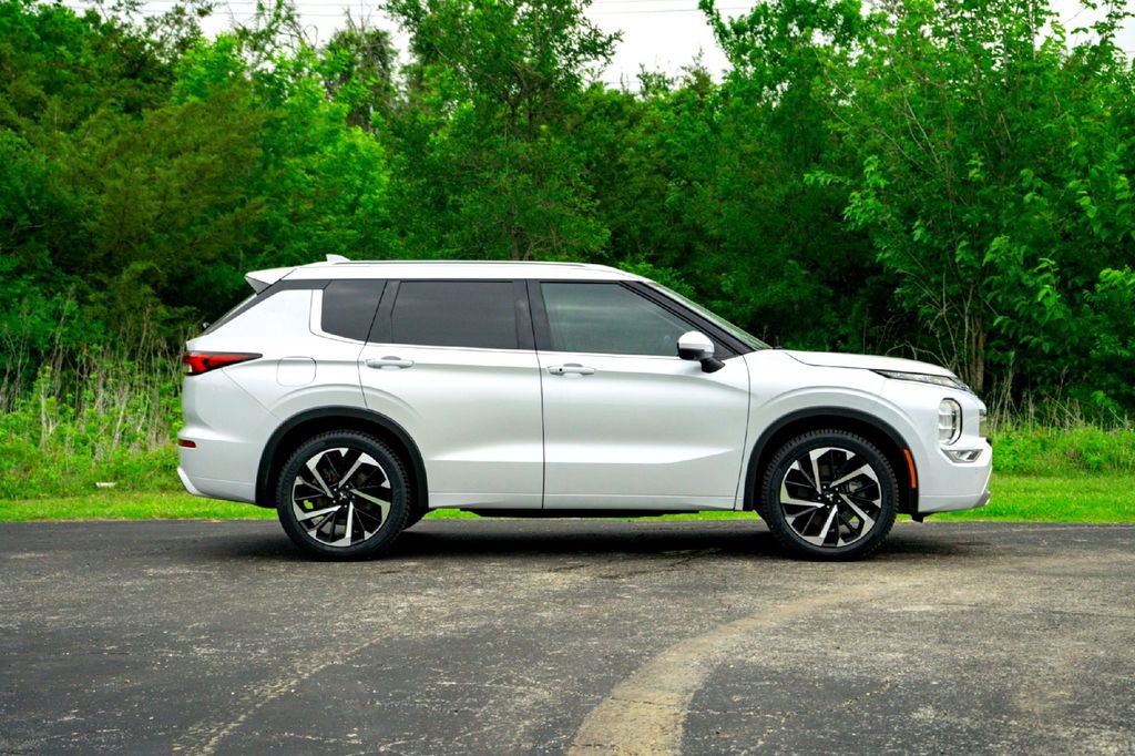 Used 2023 Mitsubishi Outlander SEL FWD image 5